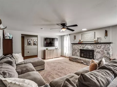 Living - 2031 Kens Cir, Crescent, OK 73028 photo 5 of 5