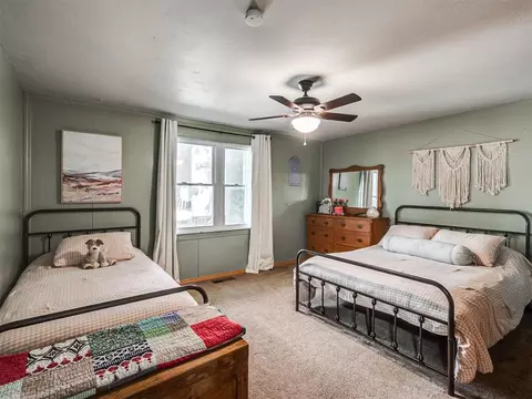 Bedroom - 2031 Kens Cir, Crescent, OK 73028 photo 4 of 8
