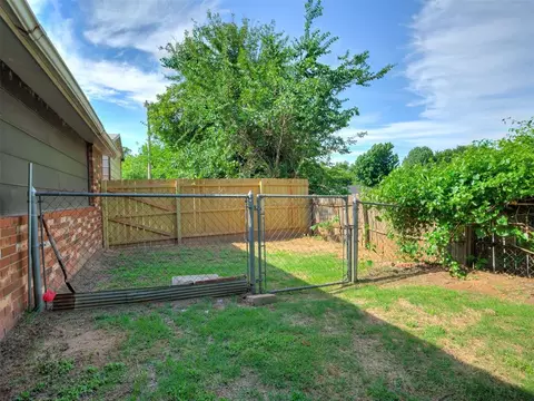 Exterior - 2031 Kens Cir, Crescent, OK 73028 photo 6 of 10