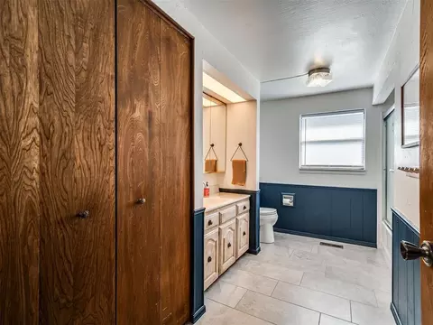 Bath - 2031 Kens Cir, Crescent, OK 73028 photo 1 of 3