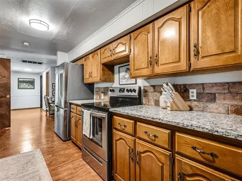 Kitchen - 2031 Kens Cir, Crescent, OK 73028 photo 4 of 4