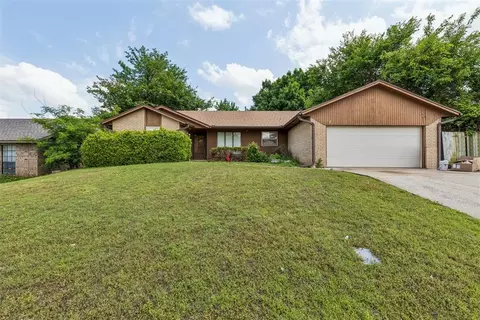 9712 Willow Wind Dr, Midwest City, OK 73130