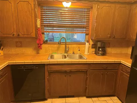 Kitchen - 1800 N Rollingridge Ave, Bethany, OK 73008 photo 3 of 4