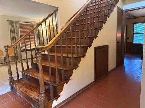 Entry Way - 1800 N Rollingridge Ave, Bethany, OK 73008 photo 3 of 4