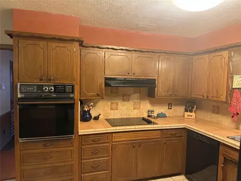 Kitchen - 1800 N Rollingridge Ave, Bethany, OK 73008 photo 2 of 4