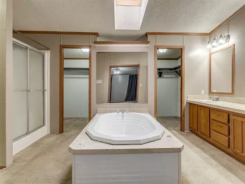 Bath - 105 Sunset Dr, Mcloud, OK 74851 photo 1 of 4