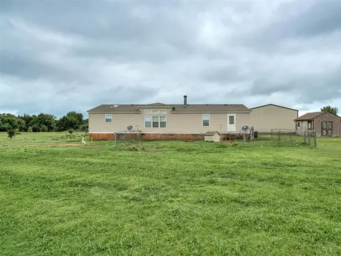 Exterior - 105 Sunset Dr, Mcloud, OK 74851 photo 5 of 7