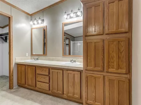 Bath - 105 Sunset Dr, Mcloud, OK 74851 photo 2 of 4
