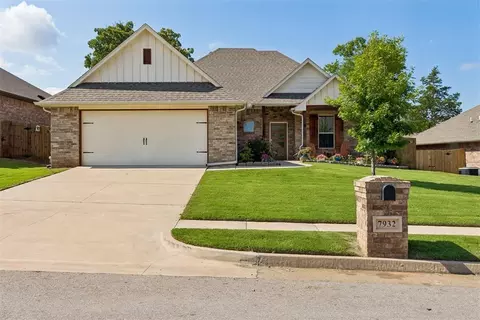 7932 Mimosa Dr, Edmond, OK 73034