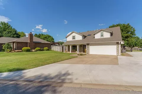 908 Sherwood St, Weatherford, OK 73096