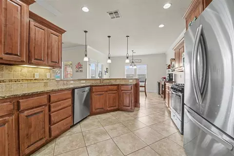 Kitchen - 808 Sheryl Ln, Altus, OK 73521 photo 4 of 5