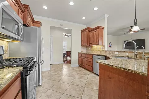 Kitchen - 808 Sheryl Ln, Altus, OK 73521 photo 2 of 5
