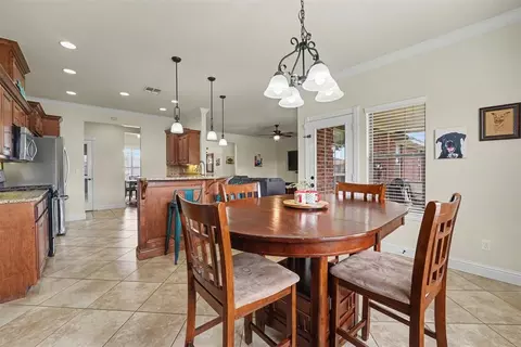 Dining - 808 Sheryl Ln, Altus, OK 73521 photo 2 of 3