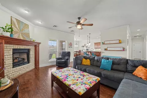 Living - 808 Sheryl Ln, Altus, OK 73521 photo 2 of 2