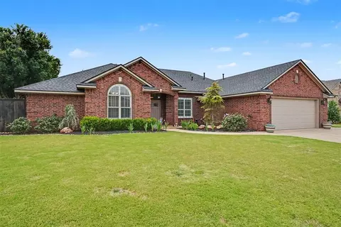 Exterior - 808 Sheryl Ln, Altus, OK 73521 photo 2 of 5