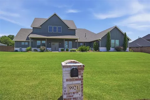 9921 Oakwood Dr, Edmond, OK 73025