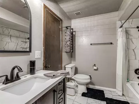 Bath - 705 Willis St, Noble, OK 73068 photo 1 of 2