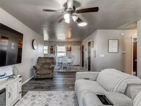 Living - 705 Willis St, Noble, OK 73068 photo 2 of 4