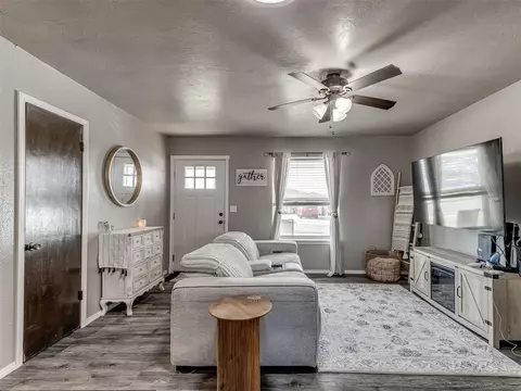 Living - 705 Willis St, Noble, OK 73068 photo 3 of 4