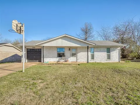 705 Willis St, Noble, OK 73068