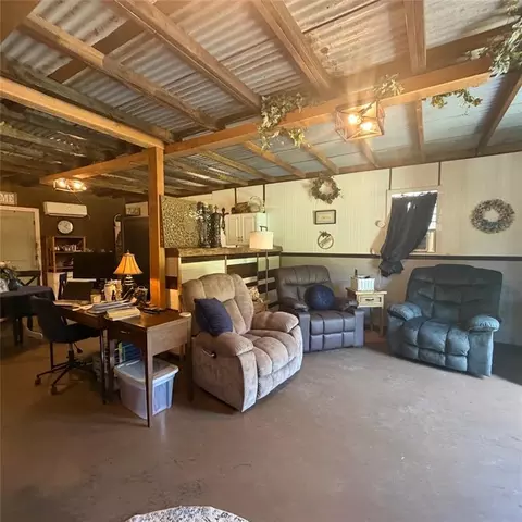 Living - 508 Clay St, Broken Bow, OK 74728 photo 2 of 3