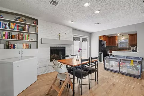 Dining - 717 Windsor Dr, Altus, OK 73521 photo 2 of 2