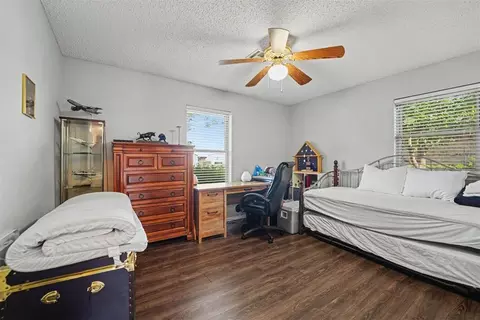Bedroom - 717 Windsor Dr, Altus, OK 73521 photo 5 of 5