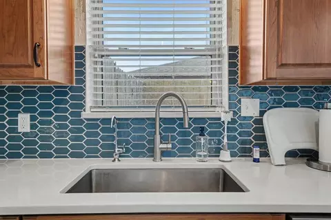 Kitchen - 717 Windsor Dr, Altus, OK 73521 photo 5 of 5