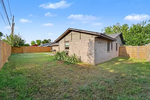 Exterior - 717 Windsor Dr, Altus, OK 73521 photo 5 of 5