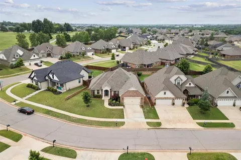 712 NW 192nd Ter, Edmond, OK 73012