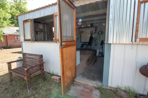 Exterior - 300 S Cedar Ave, Erick, OK 73645 photo 3 of 4