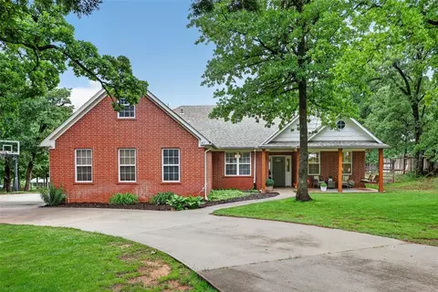 413 Sherwood Ln, Edmond, OK 73034