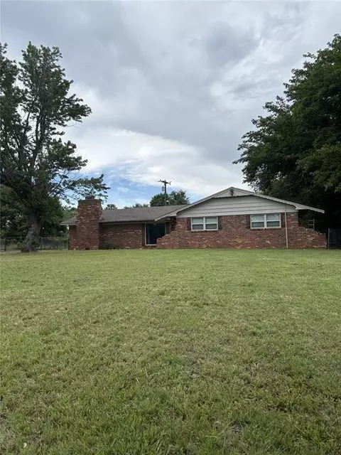 808 S Rush Ave, Rush Springs, OK 73082