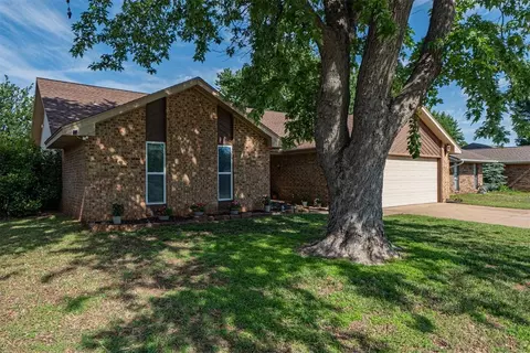 1213 Bluff Creek Dr, Edmond, OK 73012