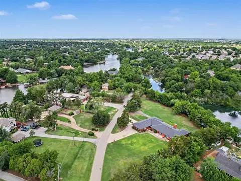 9600 Silver Lake Dr, Oklahoma City, OK 73162