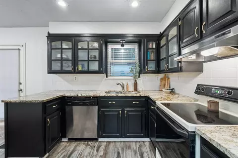 Kitchen - 313 Cherryvale Rd, Edmond, OK 73003 photo 2 of 3