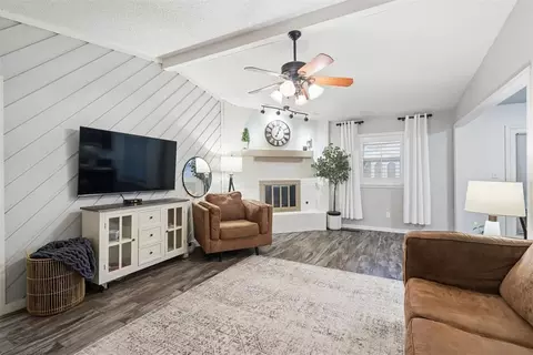 Living - 313 Cherryvale Rd, Edmond, OK 73003 photo 2 of 5