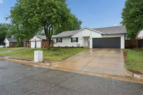 Exterior - 313 Cherryvale Rd, Edmond, OK 73003 photo 3 of 6
