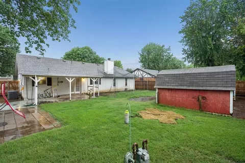 Exterior - 313 Cherryvale Rd, Edmond, OK 73003 photo 5 of 6