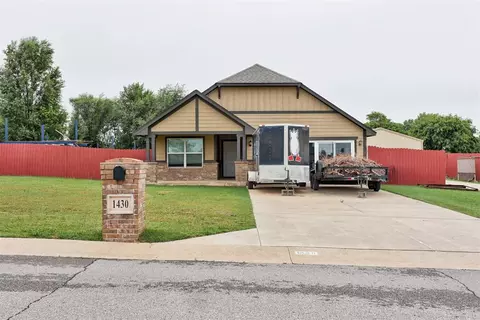 1430 Lakeview Dr, Edmond, OK 73034