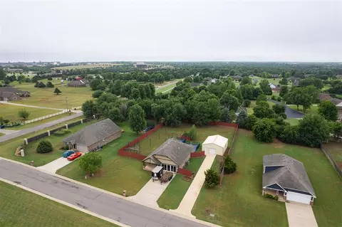 1430 Lakeview Dr, Edmond, OK 73034