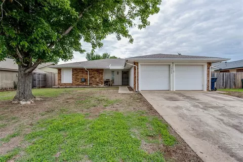 10209 Hollyhead Way, Yukon, OK 73099