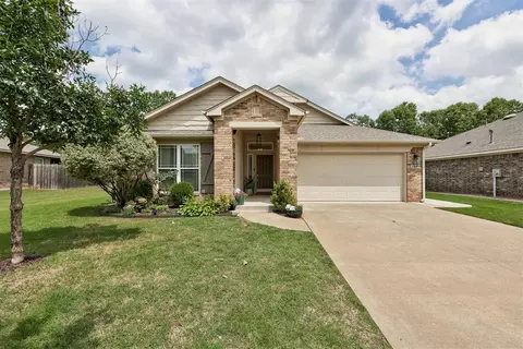 3520 Piney River Dr, Yukon, OK 73099