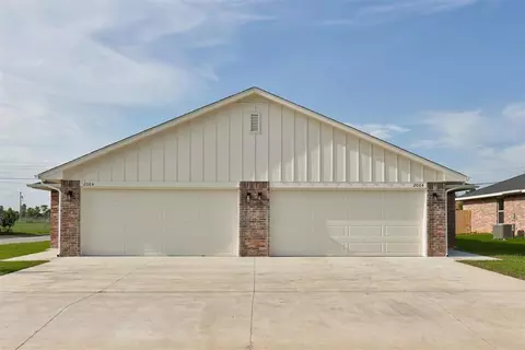 200 NW 122nd St #A & B, Oklahoma City, OK 73114