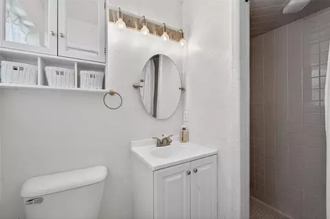 Bath - 1304 E Boyd St, Norman, OK 73071 photo 3 of 3