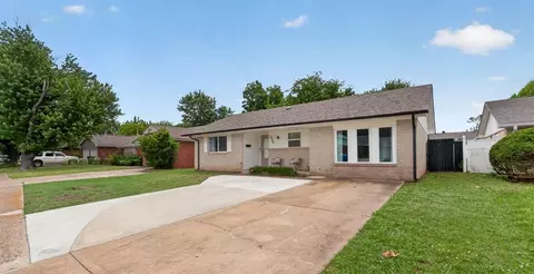 Exterior - 1304 E Boyd St, Norman, OK 73071 photo 3 of 5