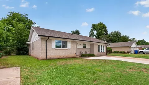 Exterior - 1304 E Boyd St, Norman, OK 73071 photo 2 of 5