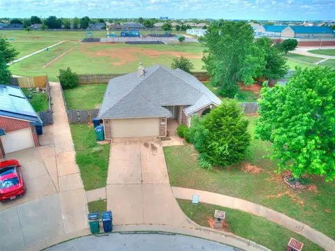16205 Clear Creek Dr, Edmond, OK 73013