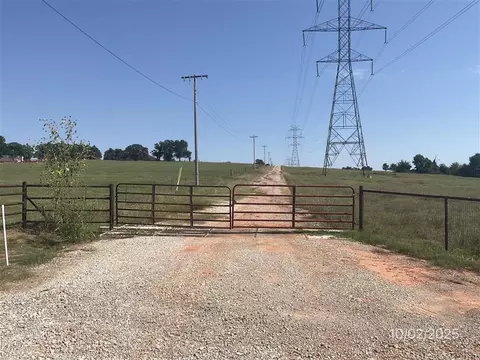 4600 N Harrah Rd, Harrah, OK 73045