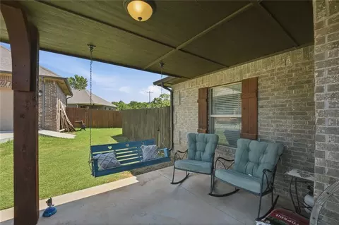 Exterior - 279 Timber Ln, Harrah, OK 73045 photo 3 of 8